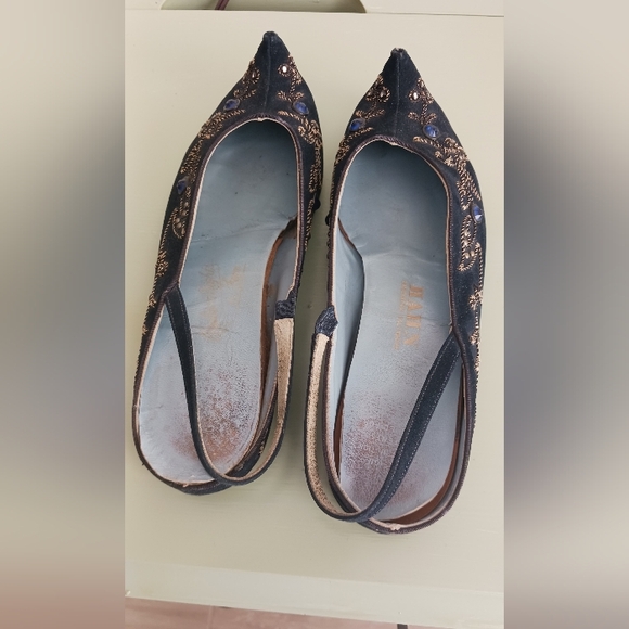 Vintage Genie slippers - Picture 2 of 5